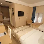 Otel Capital Bruci Tiran