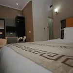 Otel Capital Bruci Tiran