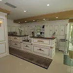Otel Capital Bruci Tiran