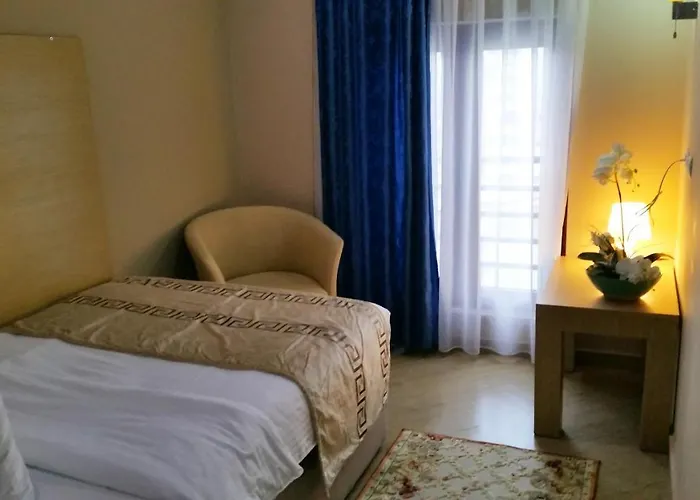 Capital Bruci 3* Τίρανα