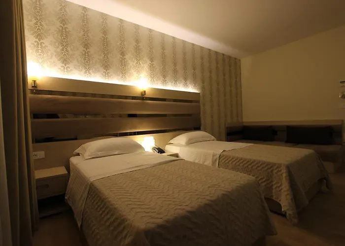 Capital Bruci Τίρανα