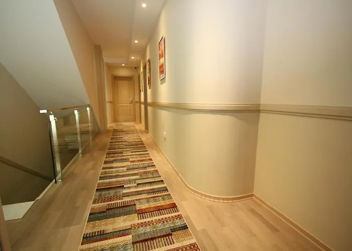Capital Bruci Hotel