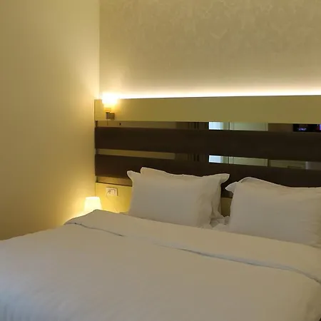 Otel Capital Bruci 3*