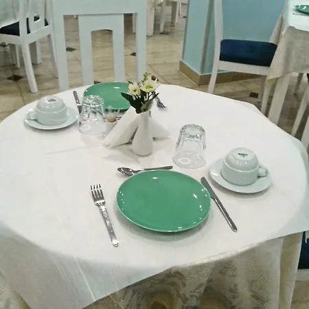 Capital Bruci Τίρανα