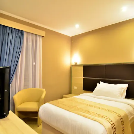 Capital Bruci Τίρανα